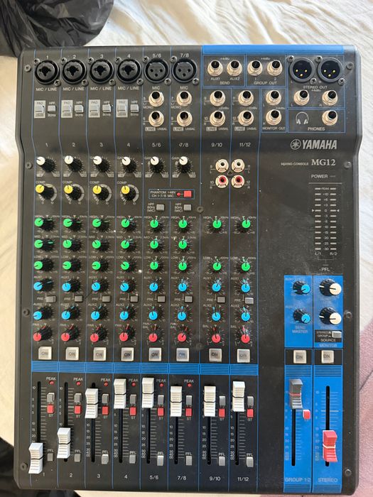 Mesa de som Yamaha MG12