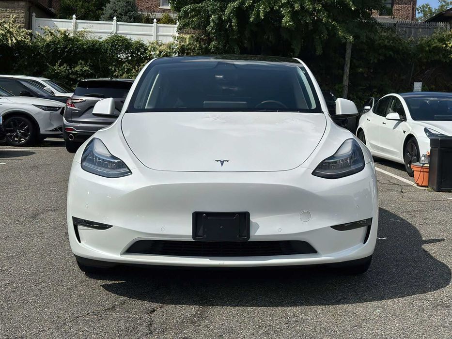 Tesla Model Y Long Range      2021