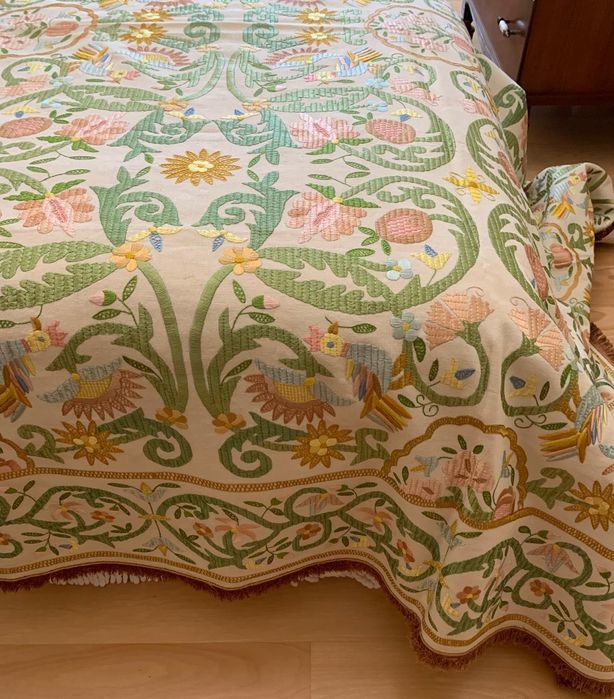 Colcha de Castelo Branco em Linho Bordado a Seda Natural 2,16 X 2,60