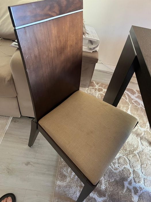 Mesa e 4 cadeiras em Madeira maciça