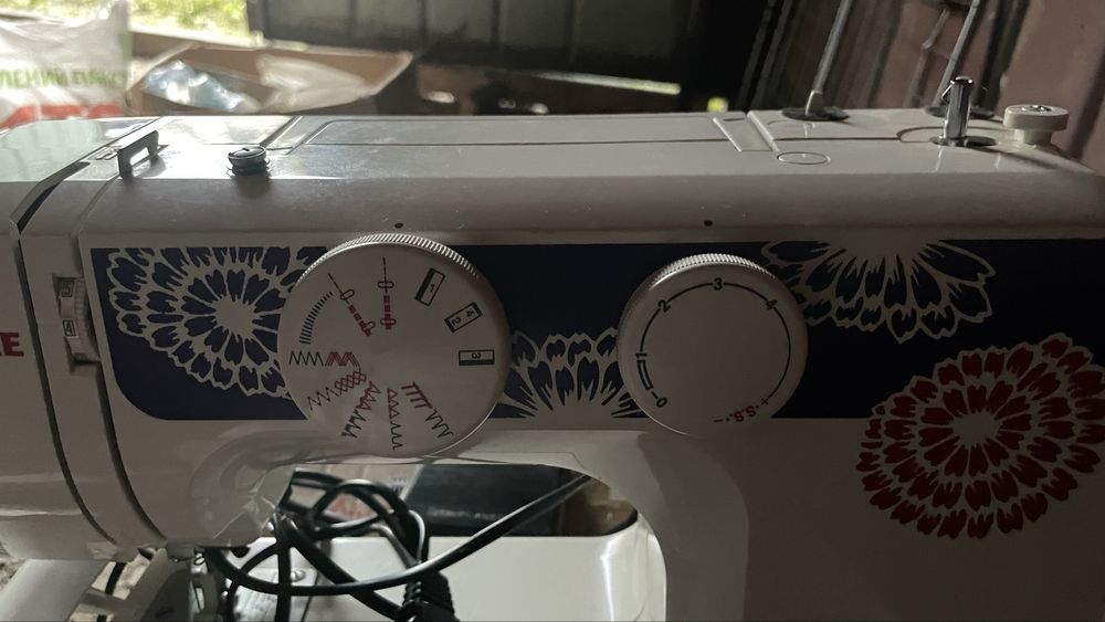 Швейна машинка  Janome в чудовому стані