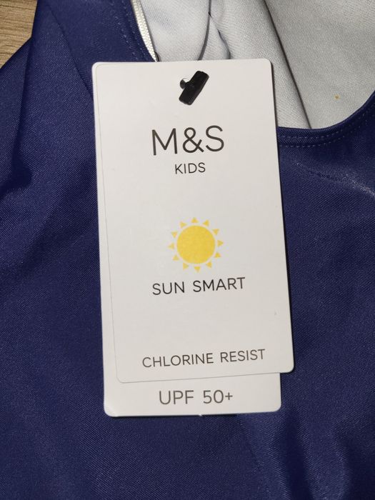 Суцільний купальник на 5-6 років. Фірма M&S.