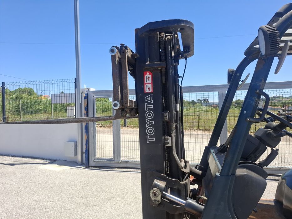 Empilhador toyota 2.5T diesel