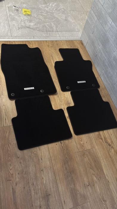 Oryginalne  dywaniki  welurowe do Mazda 3