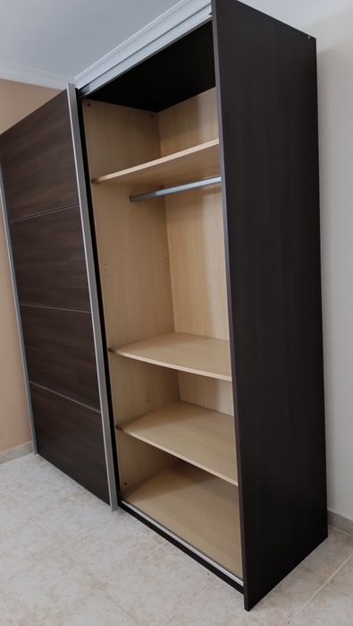 Roupeiro com duas portas á correr