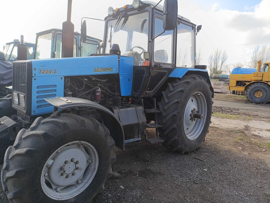 Трактор МТЗ 1221