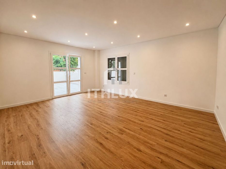 Apartamento T2 com Suíte e Terraço Privativo de 60 m² — Urbanização Ca