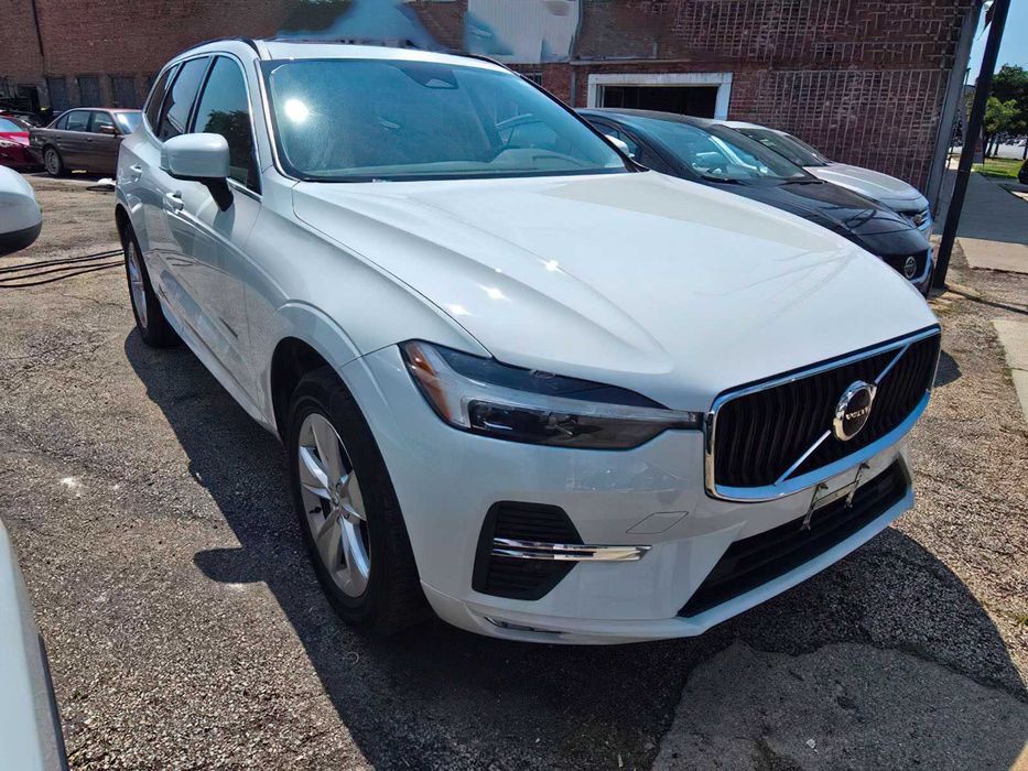 Volvo XC60 B5 Momentum      2022