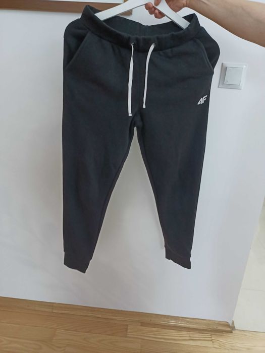 Dresy dla dziewczynki 4F