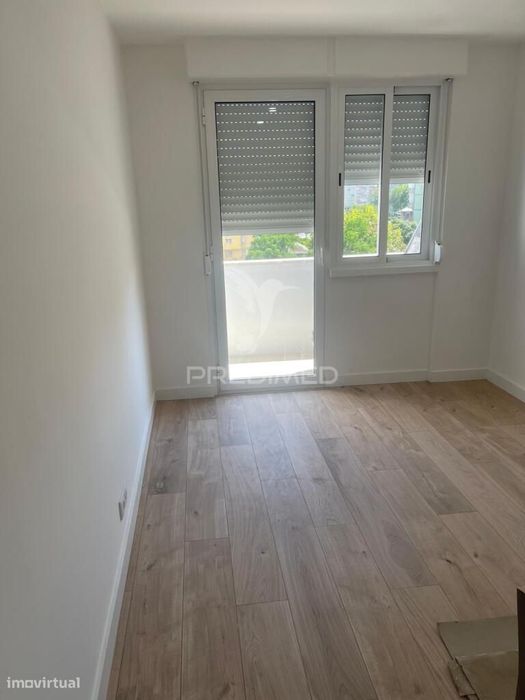 Fully Renovated T1 Apartment in Amadora
