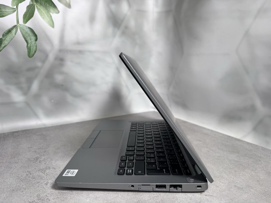 Ноутбук Dell Latitude 5310 / i5-10210U / 8GB / SSD 256GB / 13.3" FHD IPS / Windows 11 Pro