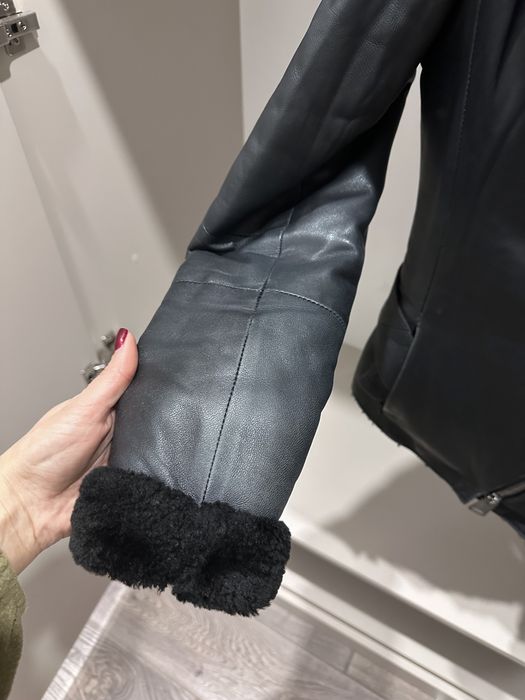 Жіноча шкіряна дублянка з натуральним хутром