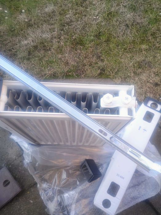 Grzejnik uniwersalny Invena 60x40x10