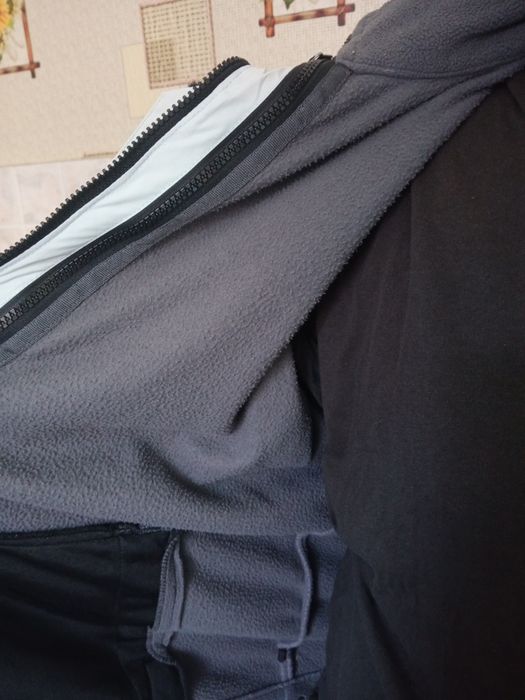 Продам спортивную куртку