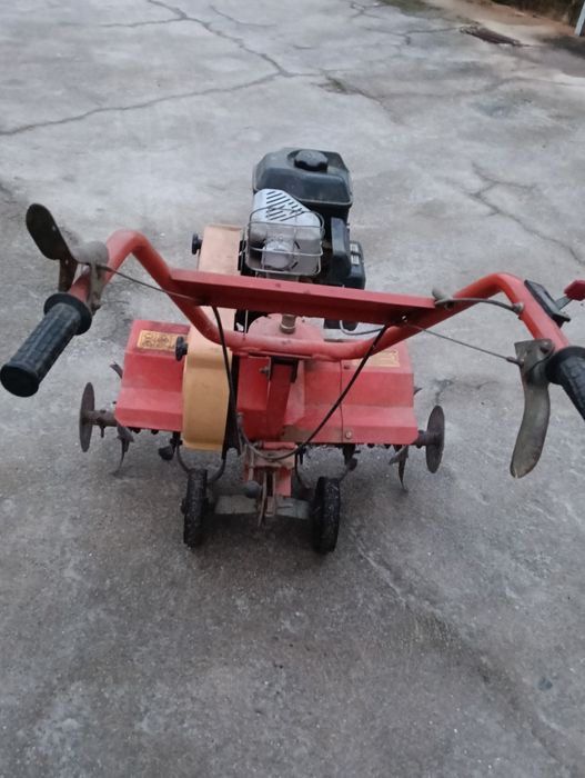 Vendo motoenxada  briggs &stratton