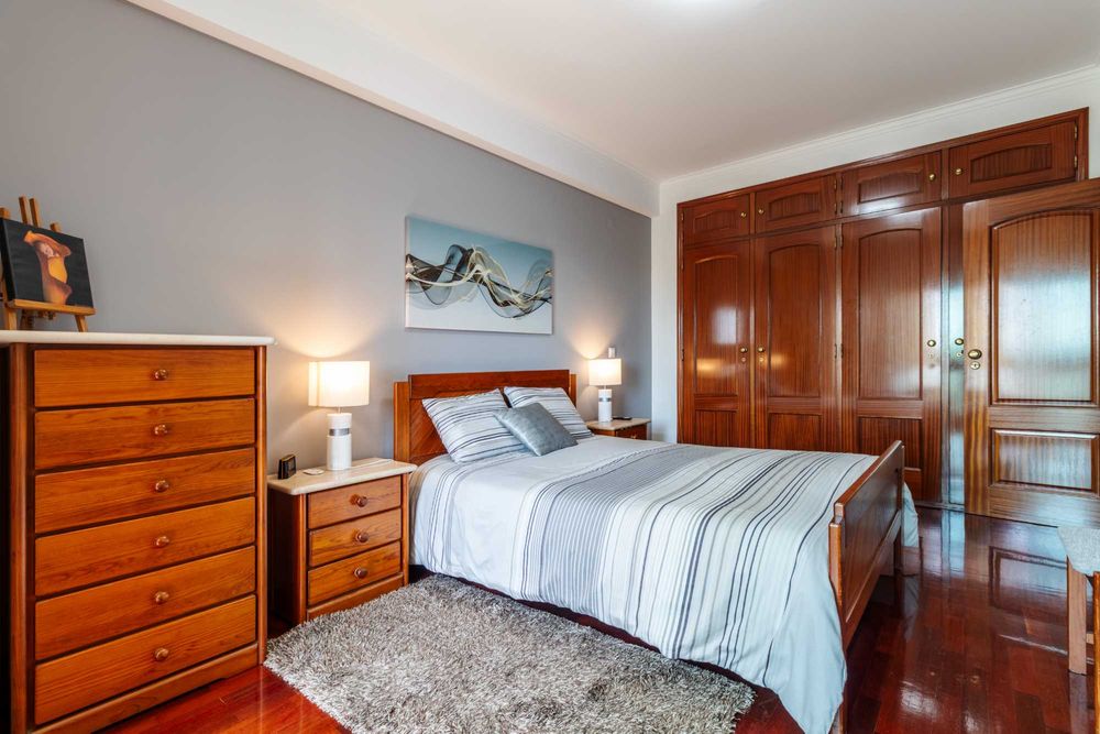 Apartamento T3 Massamá Norte com Garagem Box de 60m2