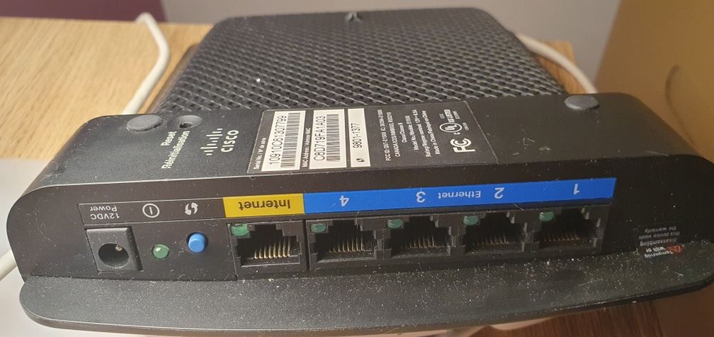 Маршрутизатор LINKSYS E 1500 .