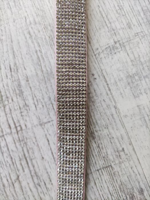 Obroża różowa cekiny długość 39 nowa