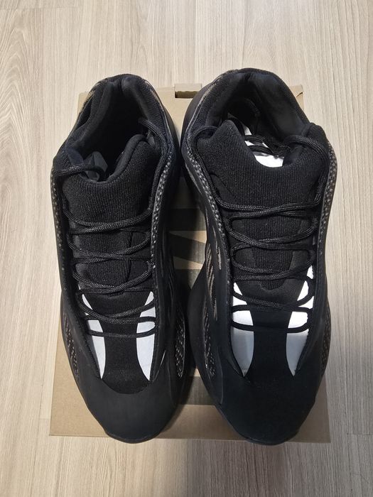 Adidas YEEZY 700 V3 Clay Brown
