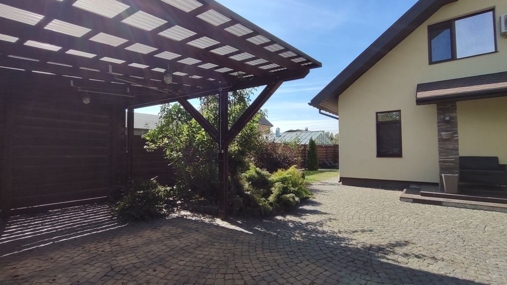 Продаж будинку в передмісті