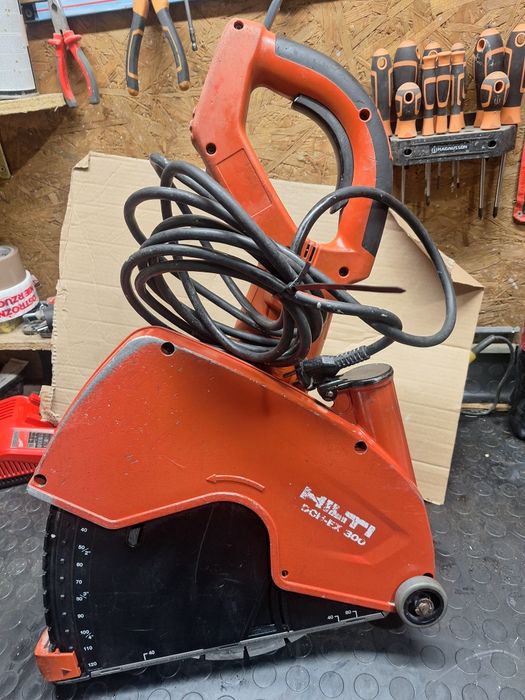 Przecinarka do betonu Hilti DCH 300