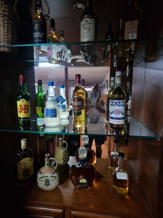 Excelente bar decorativo