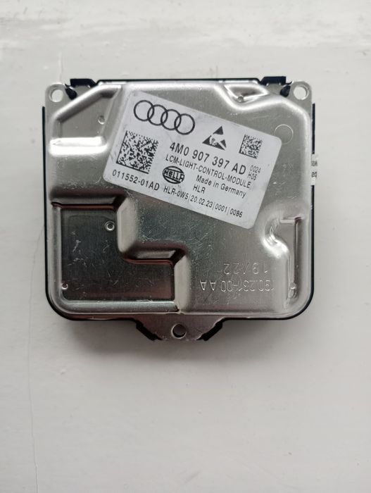 Пластік накладка Prius + запчасті різні