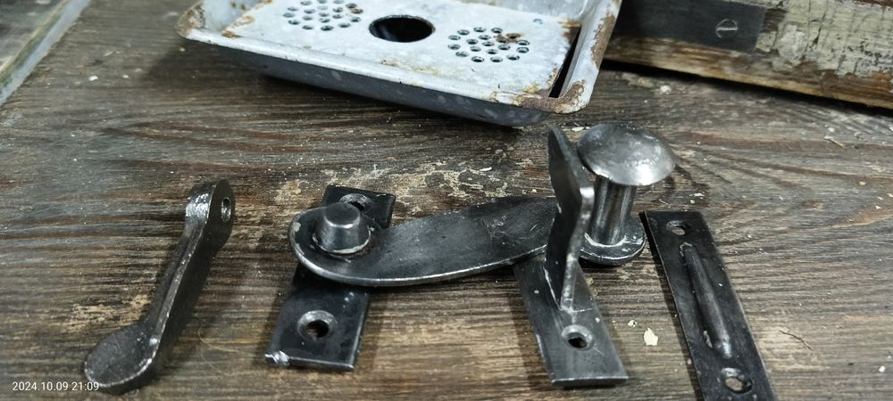 Stare okucia okien,rudery.Onko skrzynkowe.