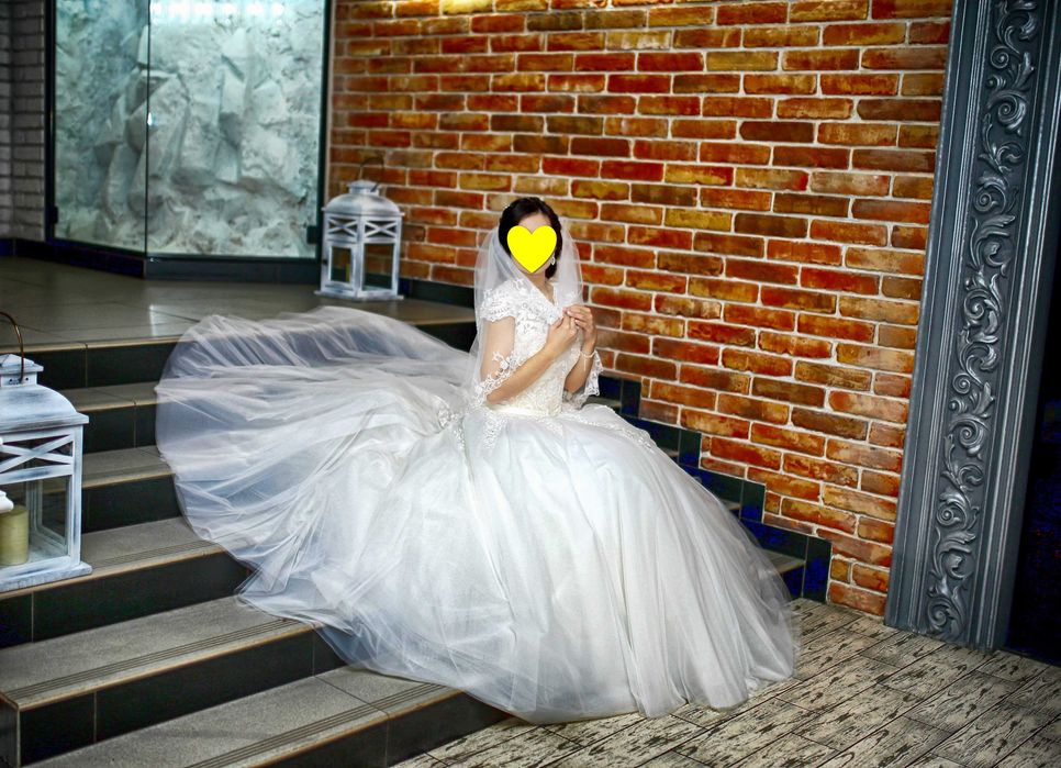 Продам весільну сукню