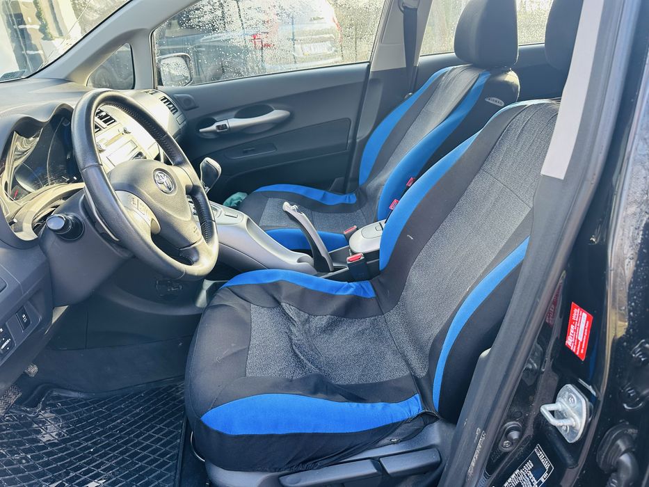Toyota Auris 1.6benzyna automat 102tys km nowe opony opłaty 2027 klima