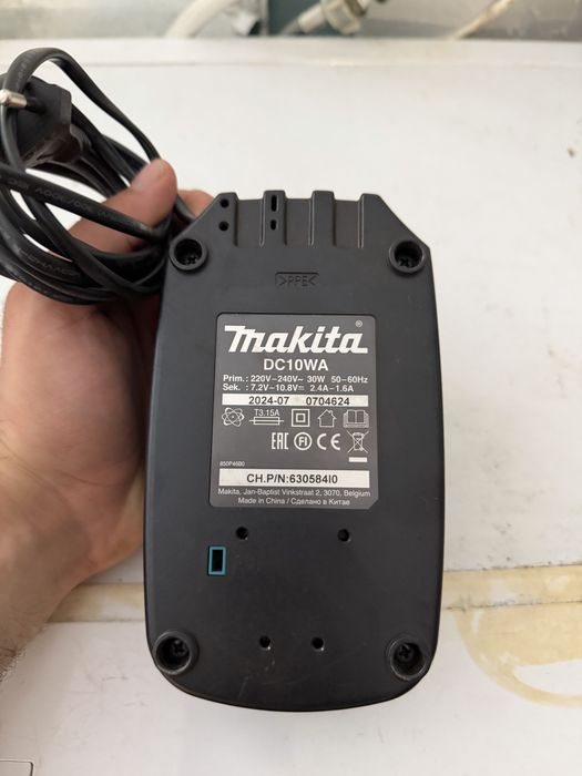 aparafusadora articulada reta Makita DF012D