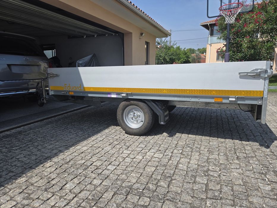 Atrelado de Carga EDUARD | Plataforma 2.50m x 1.50m | 1100kg Carga Útil, com rampas em alumínio.