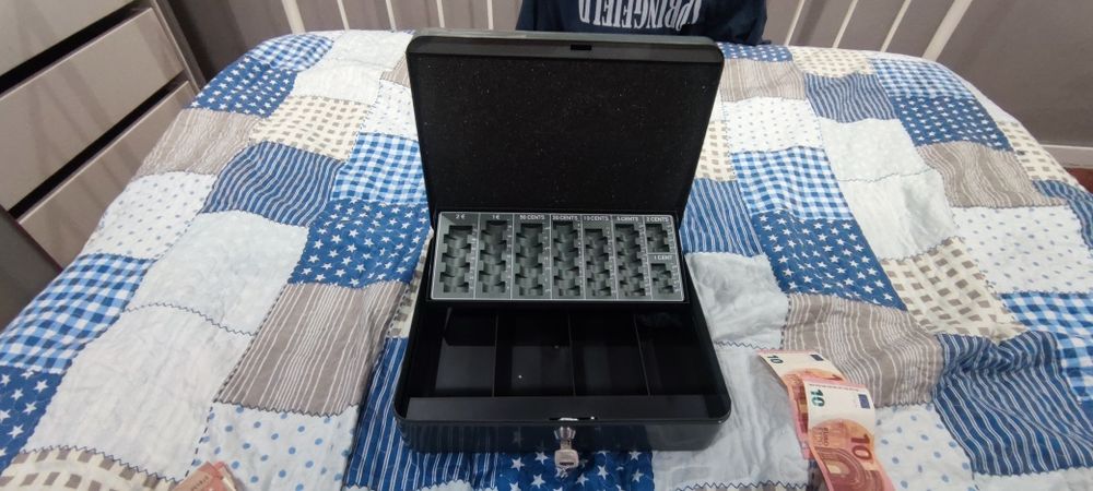 Pequeno cofre como novo