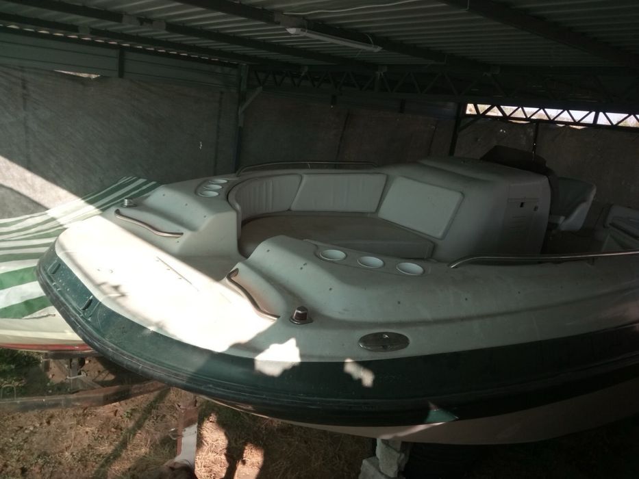 Катер пластиковий Crownline