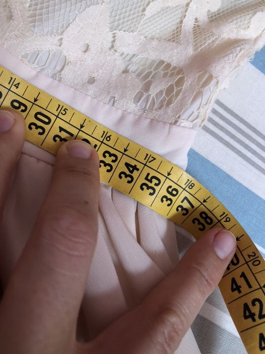 MISSGUIDED Vestido Nude em Renda e Chiffon
