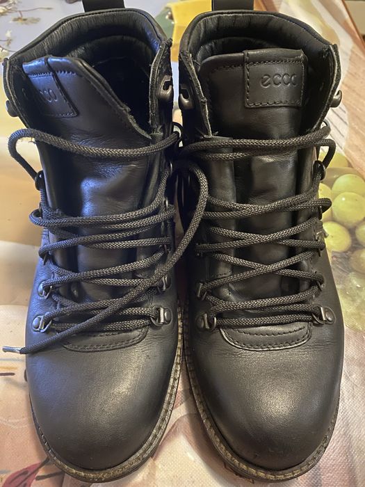 Ботинки кожаные.