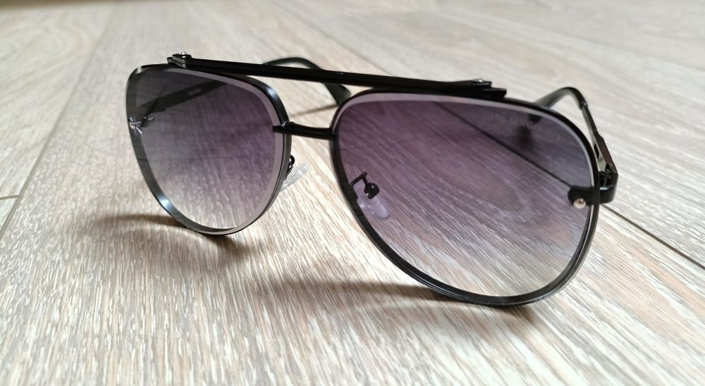 Нові сонцезахисні окуляри унісекс