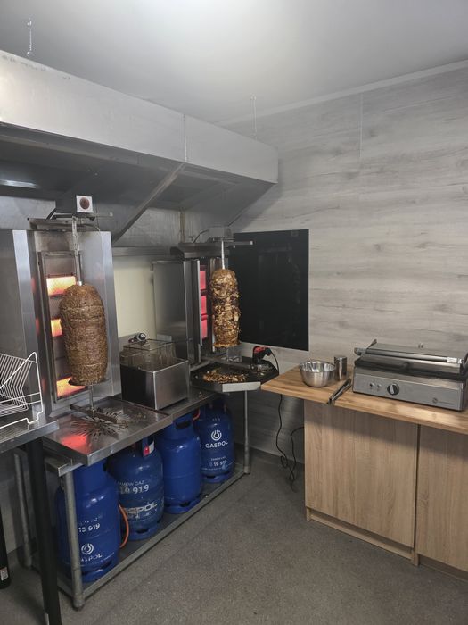 Wyposażenie lokalu kebab.
