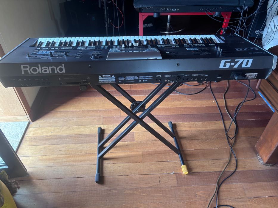 Roland G-70 Music Workstation – 76 teclas