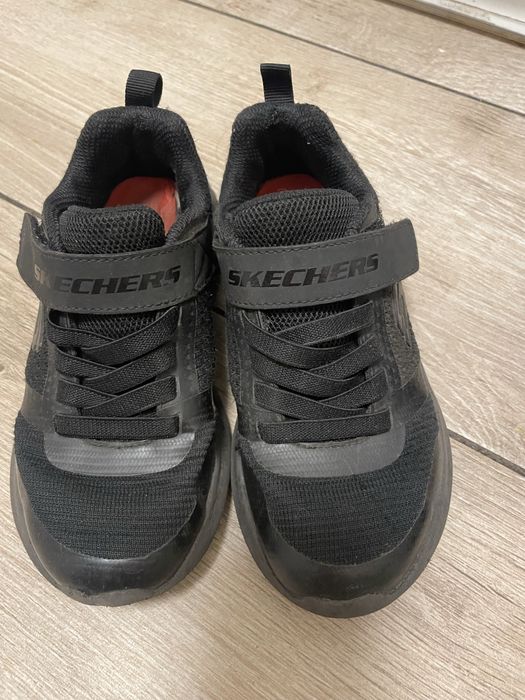 Кросівки skechers чорні в школу р 30, устілка 19 написано