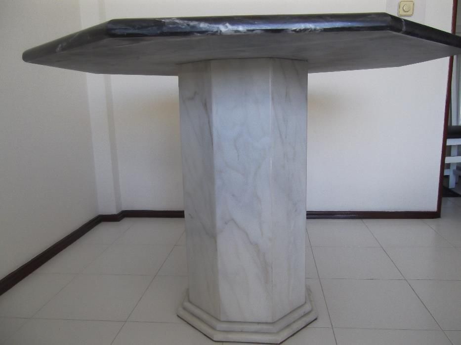Mesa de sala de jantar, octogonal, em mármore, preta e branca - peça o