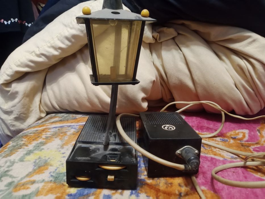 Приймач . Ночнік. Радіо.