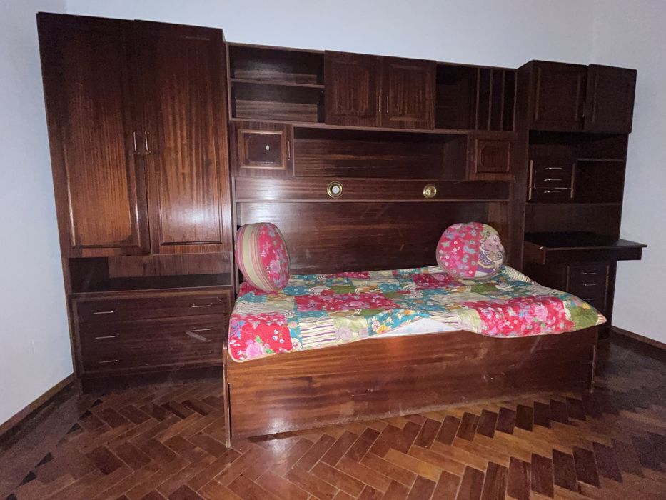 Conjunto quarto madeira - cama, secretária e armário integrados