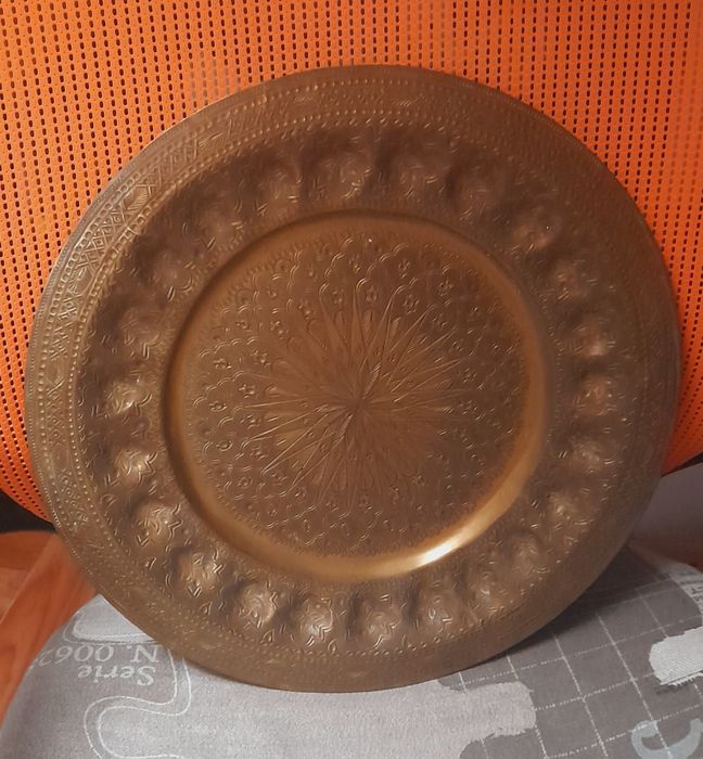 Prato em latão decorativo