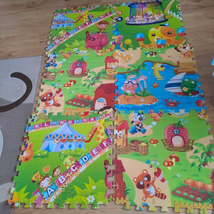 Mata piankowa duża / puzzle dla dzieci 12 szt. / 60 x 60 cm