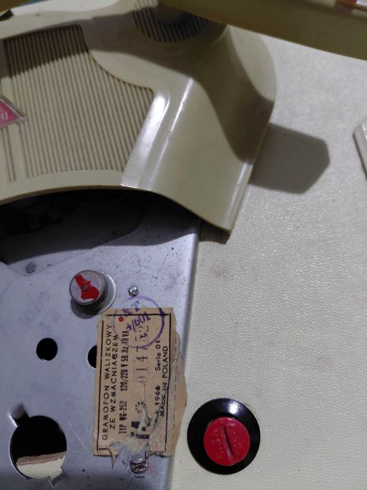 Sprzedam gramofon walizkowy PRL