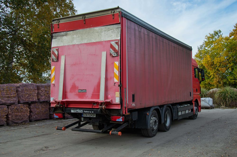 MAN TGX 26.440 6x2 Zabudowa firana + winda 2011 rok