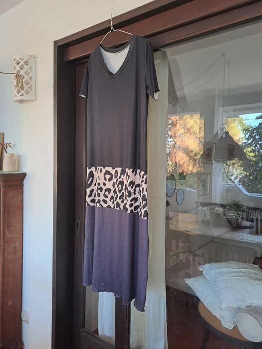 Vestido comprido preto, cinzento e leopardo