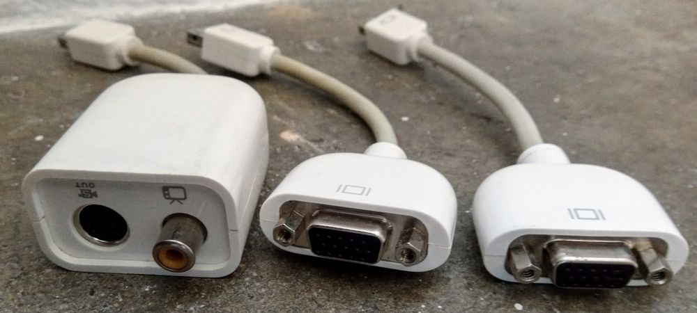 Adaptador Apple para VGA e RCA e Svideo