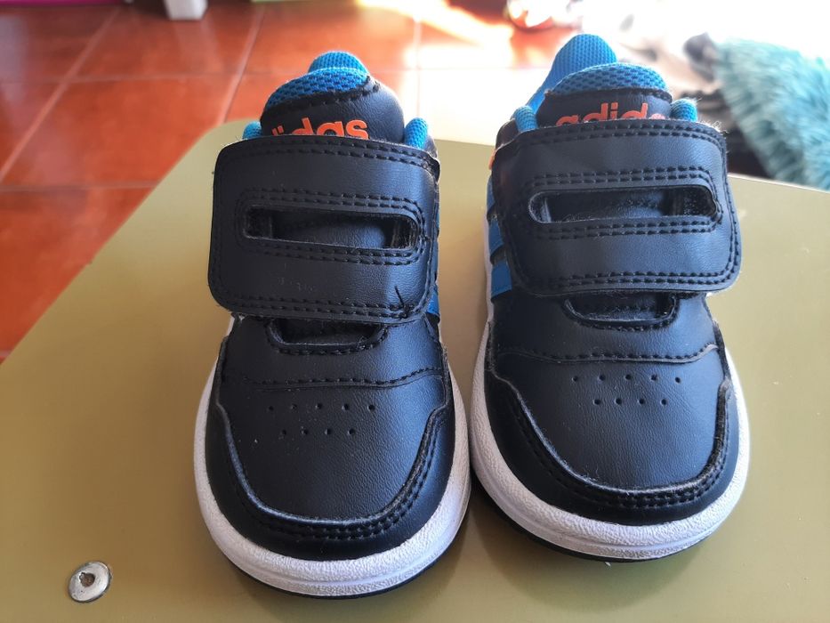 Tenis adidas menino